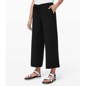 Lululemon On The Fly 7/8 Wide Leg Pants - Black | Size 10